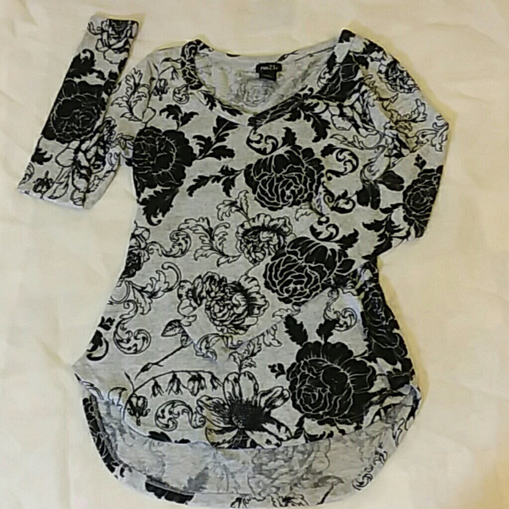 Rue21 Floral Sweater. Must Bundle! Closet Clearout